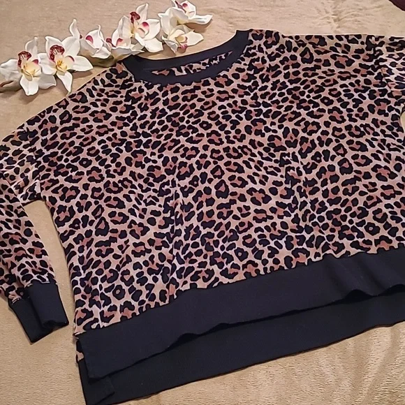 Velour Animal Print Top - Picture 5 of 6